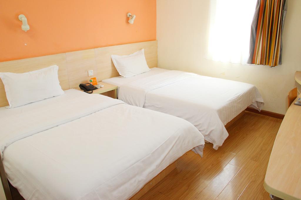 7Days Inn Beijing Railway Station Guangqu Gate Metro Station Extérieur photo